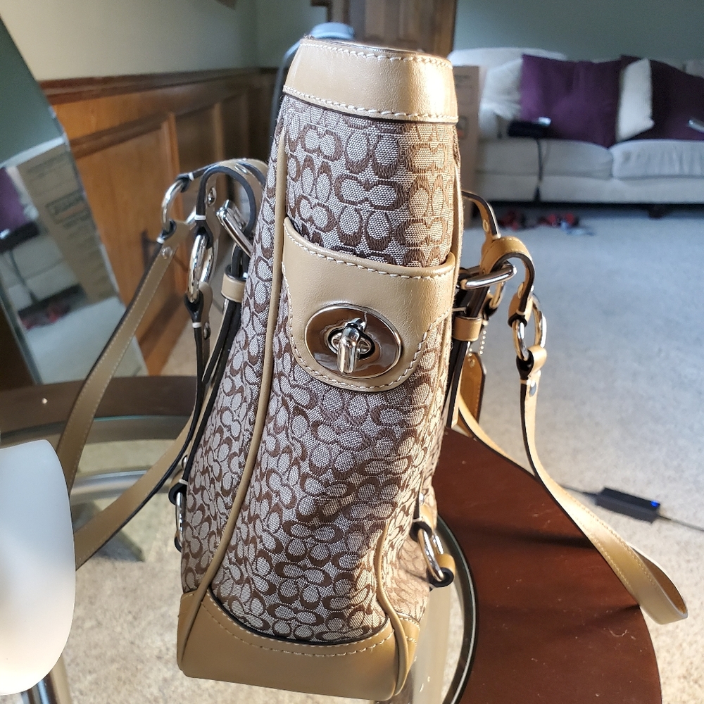 Coach Tote - Picture 5 of 15